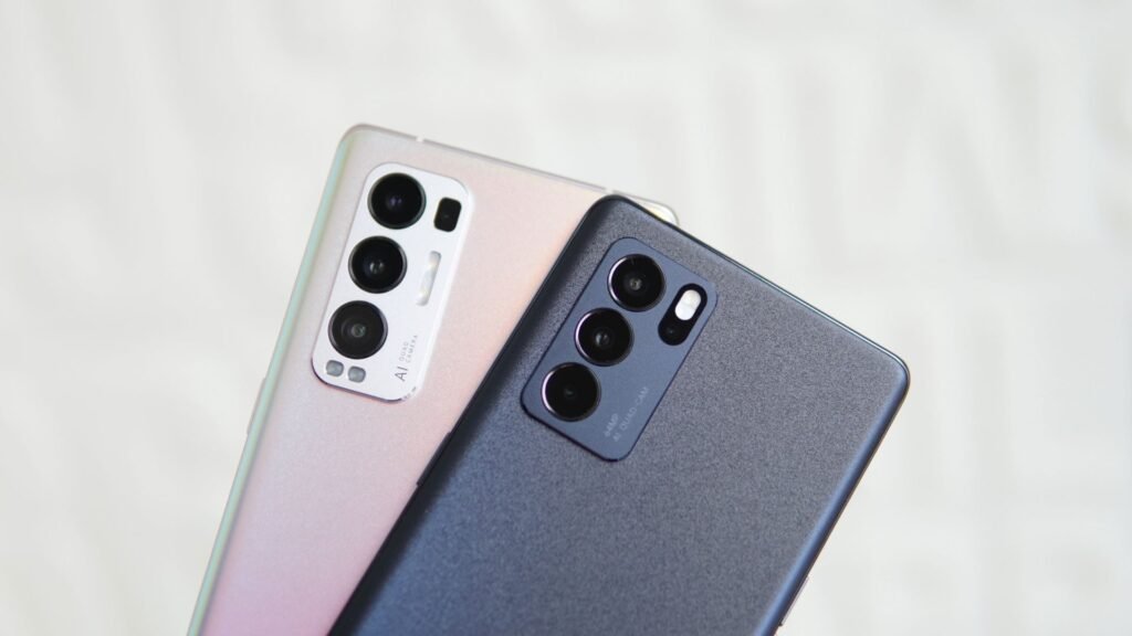 Imagem de dois celulares em destaque, representando melhores celulares até 1.500.